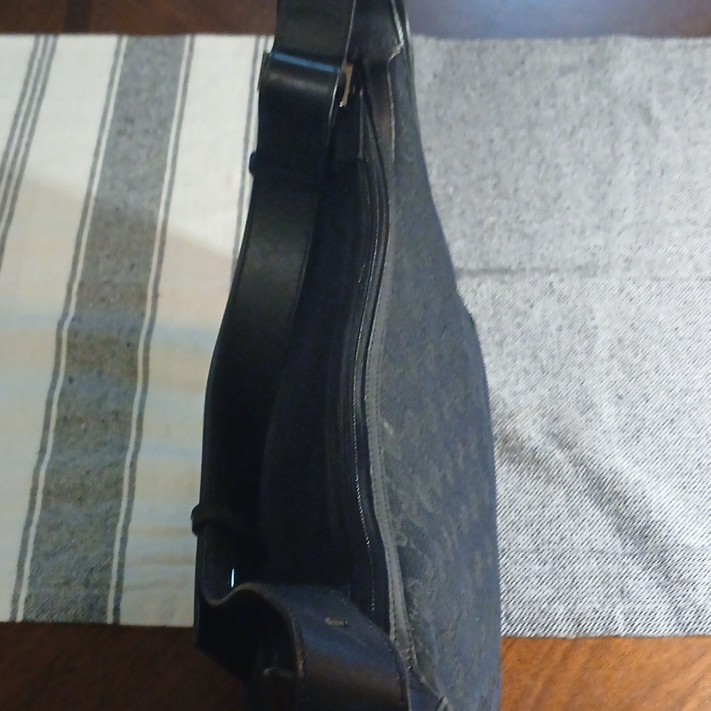 Authentic Gucci Black Hand Bag - Picture 12 of 16